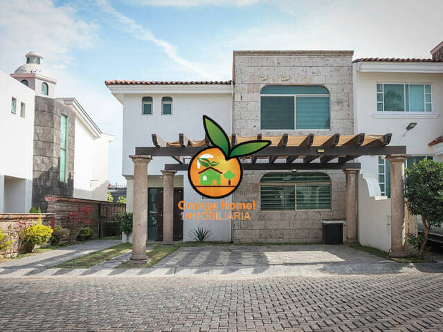#5698 - Casa para Venta en Zapopan - JC - 1