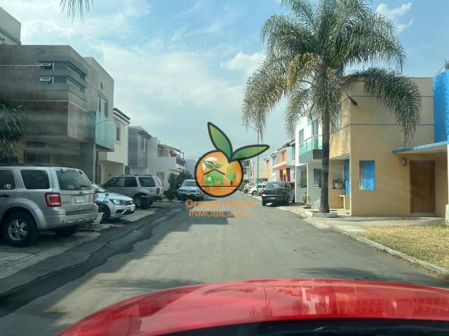 #5626 - Casa para Venta en Tlaquepaque - JC - 2