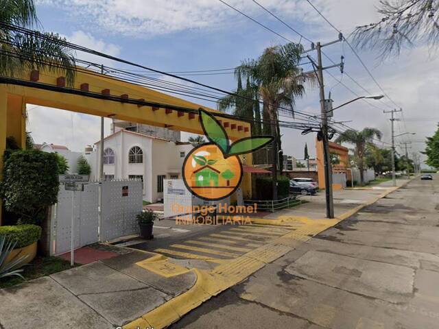 Venta en Fraccionamiento Fernando Séptimo - Tlaquepaque