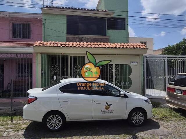 #5792 - Casa para Venta en Guadalajara - JC - 2
